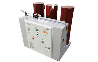 vs1戶內(nèi)真空斷路器具備滅弧電壓低、滅弧能力強(qiáng)、分?jǐn)嗨俣瓤?、開斷容量大、使用期長、適應(yīng)頻繁操作等特性，在供電系統(tǒng)中逐漸替代了其他類型開關(guān)，獲得了普遍的運(yùn)用。但真空斷路器在開斷過程中會形成過電壓，若在運(yùn)作中錯誤操作，也會導(dǎo)致斷路器發(fā)生爆炸等事故，給生產(chǎn)安全帶來重大影響。因而需根據(jù)過電壓的類型采取相應(yīng)的措施，以降低過電壓的形成和減少過電壓的數(shù)值，除真空斷路器生產(chǎn)制造工藝層面的問題外，能夠加裝保護(hù)器以更改負(fù)荷參數(shù)，進(jìn)而達(dá)到目地。